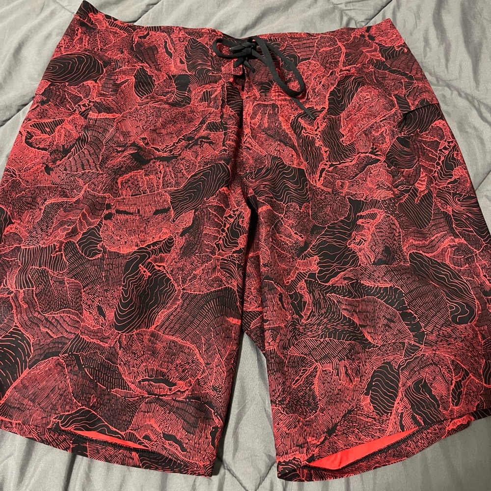 Lulu Lemon Shorts size 32 (good condition)